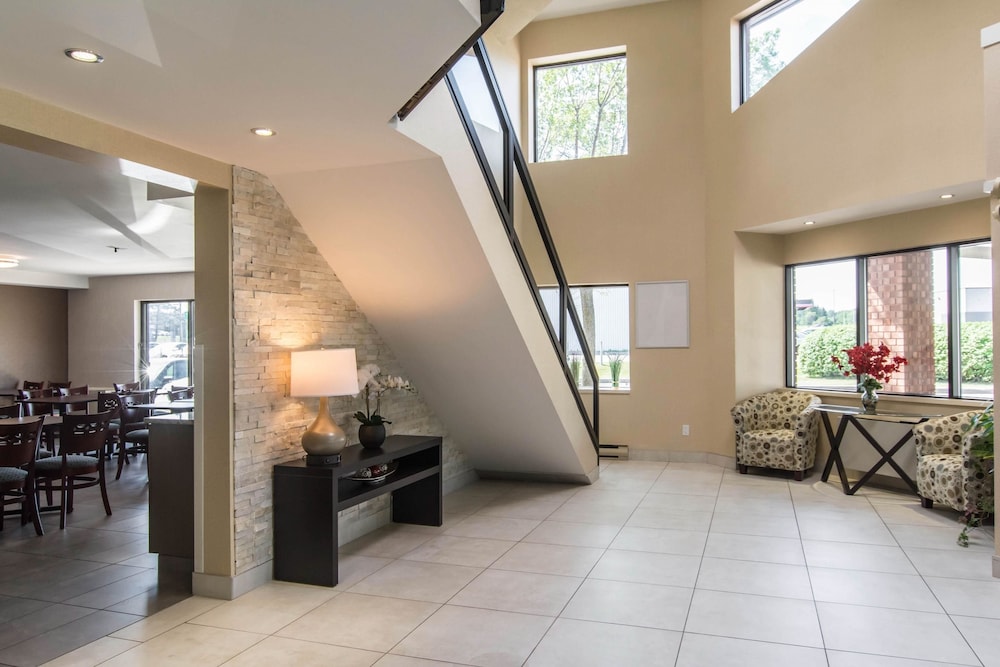 Trois-rivieres Vacations - Comfort Inn Trois-Rivieres - Property Image 5