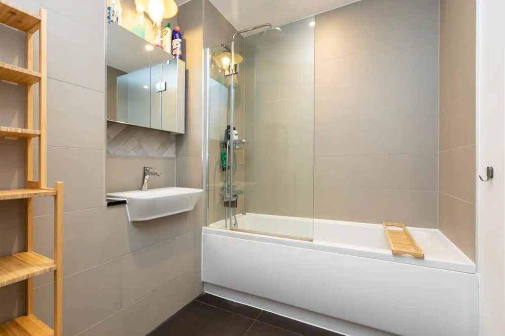 Modern Family Friendly 2 Bedroom Flat in Hackney Wick