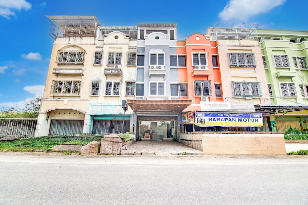 Capital O Pusat Kota Pekanbaru Near Mall Living World Formerly Radja Homestay