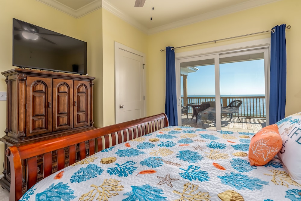 Beach Happy - 2609 Bienville 5 Bedroom Home by RedAwning view 4