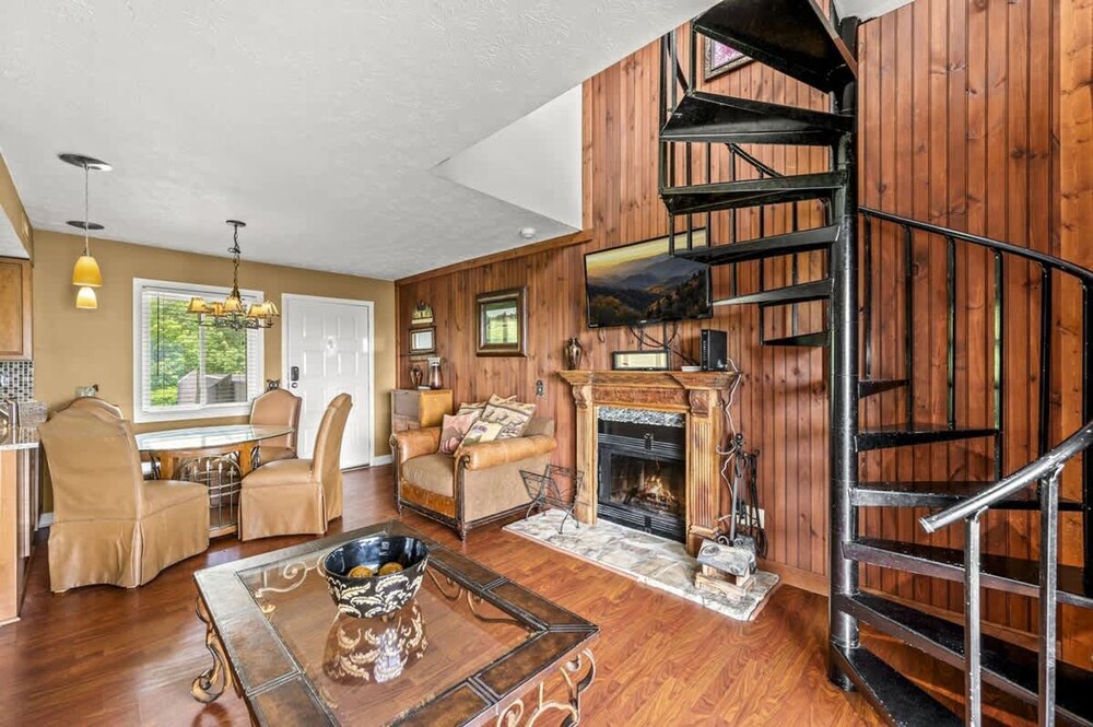 Sleeps 4 Hot Tub Indoor Pool Mountain Views