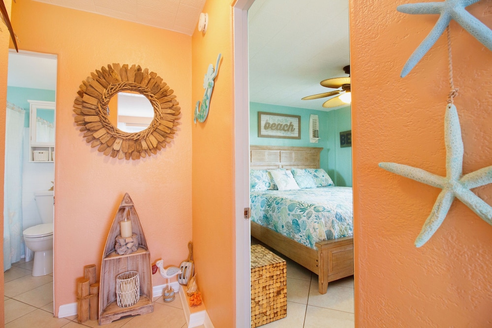 Tropic Terrace #26 - Beachfront Rental 1 Bedroom Condo by RedAwning view 3