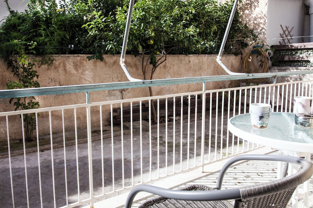 Cozy apt near Stavros Niarchos Park