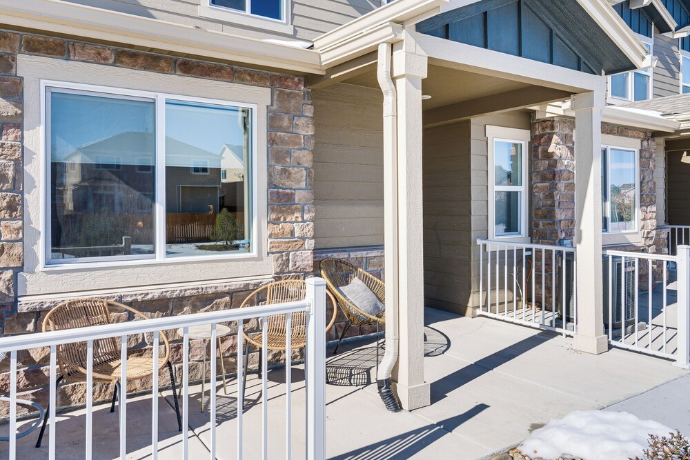 10 Mi to Fort Carson: Newly Built Townhome!