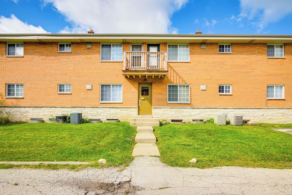 Menomonee Falls Condo 12 Mi to Lake Michigan!