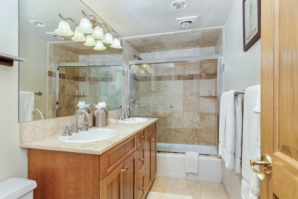 Chateau Eau Claire & Roaring Fork by Frias Properties