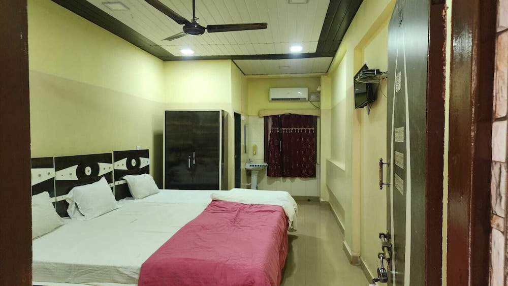 Ghansar Lodge maharastra AC Room