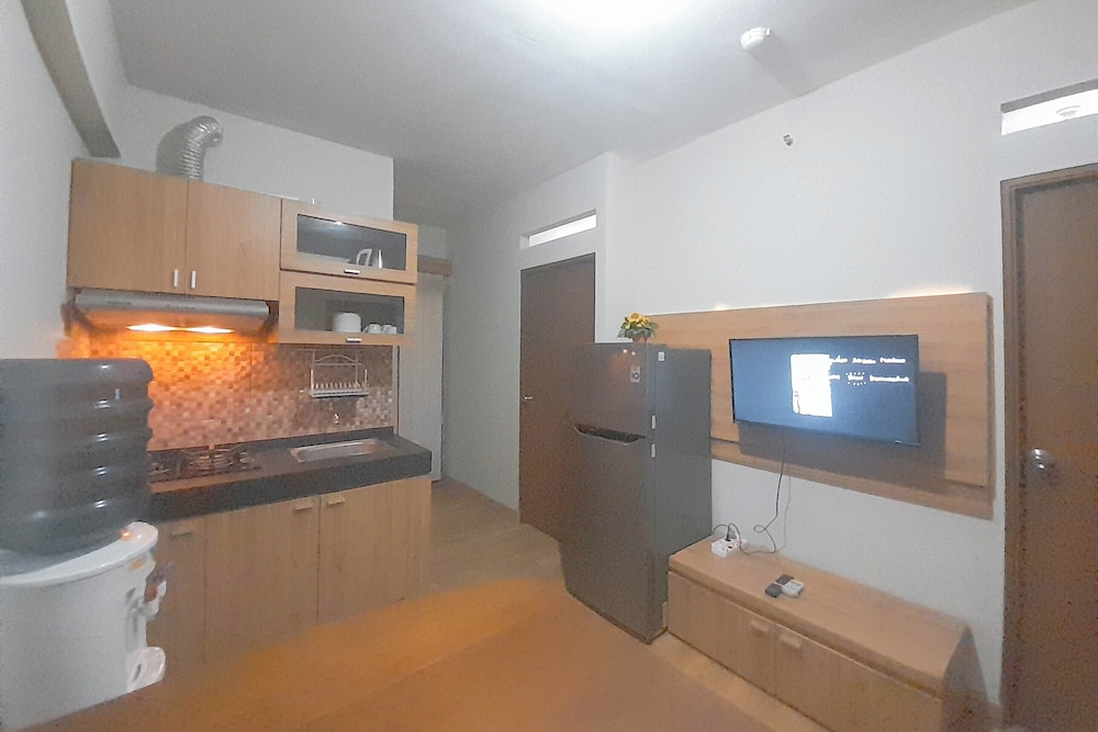 Basic Wood 2Br Apartment At Gateway Ahmad Yani Cicadas