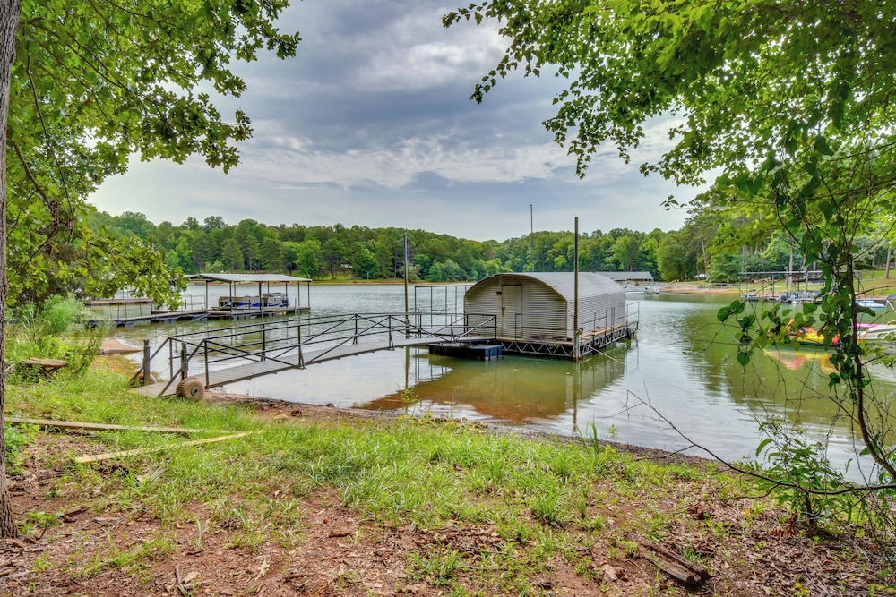Peaceful Lake Hartwell Hideaway w/ Boat Dock! - Property Image 3