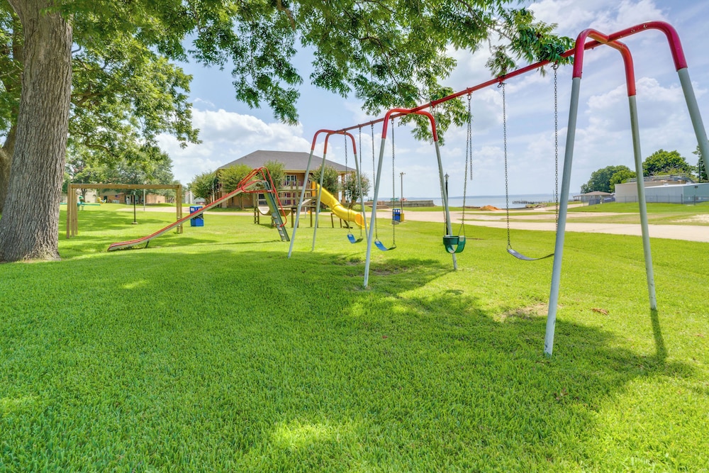 Boat & Fish: Gem w/ Water Views on Lake Livingston