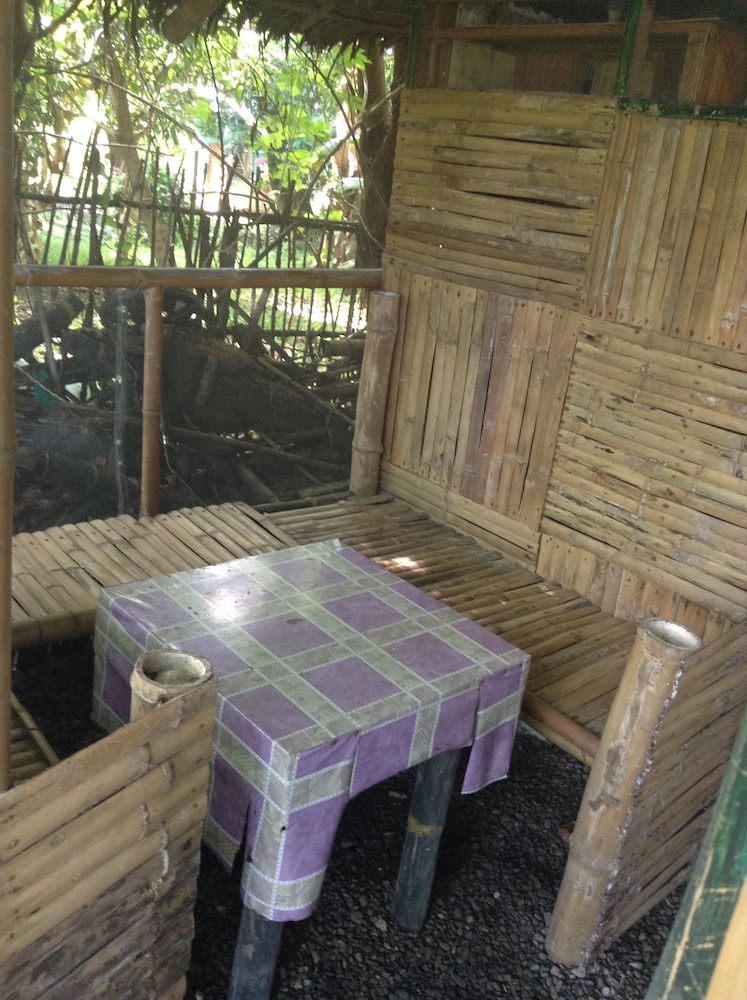Treasure Isle Guesthouse - Hostel