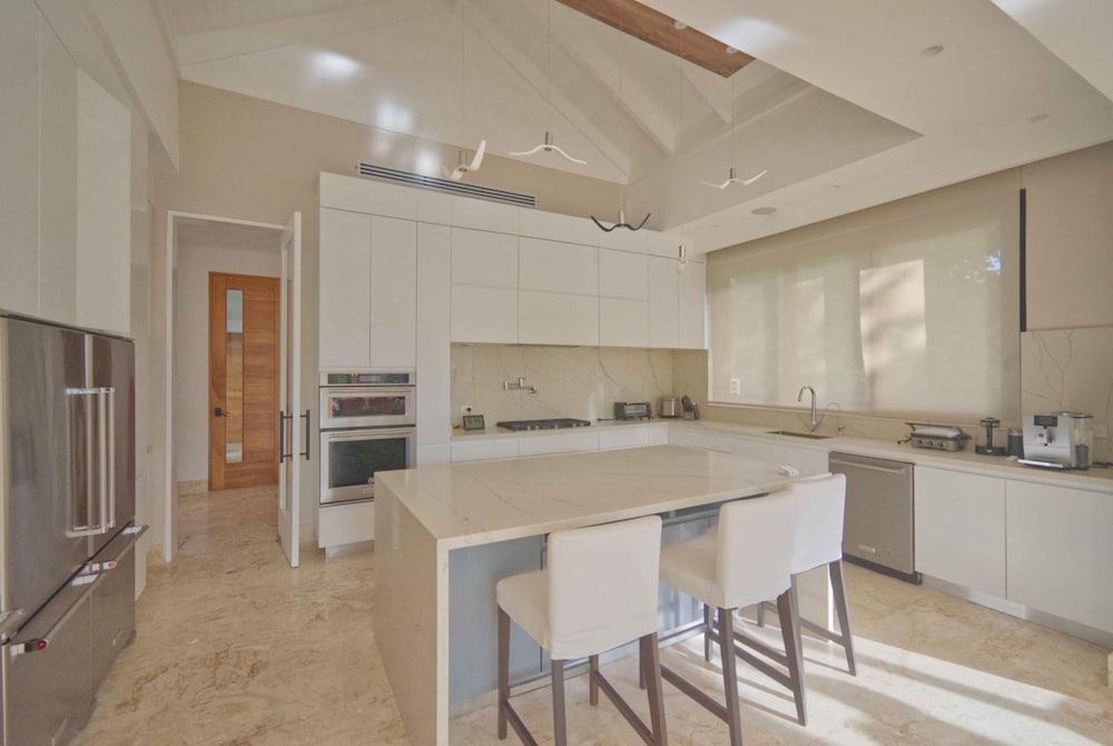 Modern Villa With Full Service Staff Close to Beach and Golf view 4