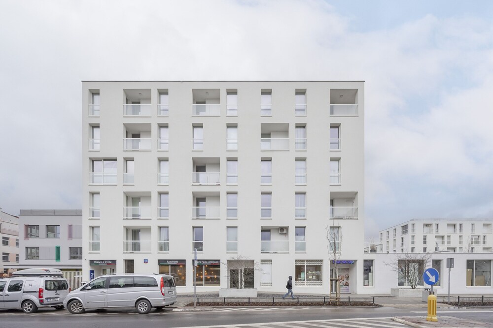 Bobrowiecka Modern Apartment by Renters