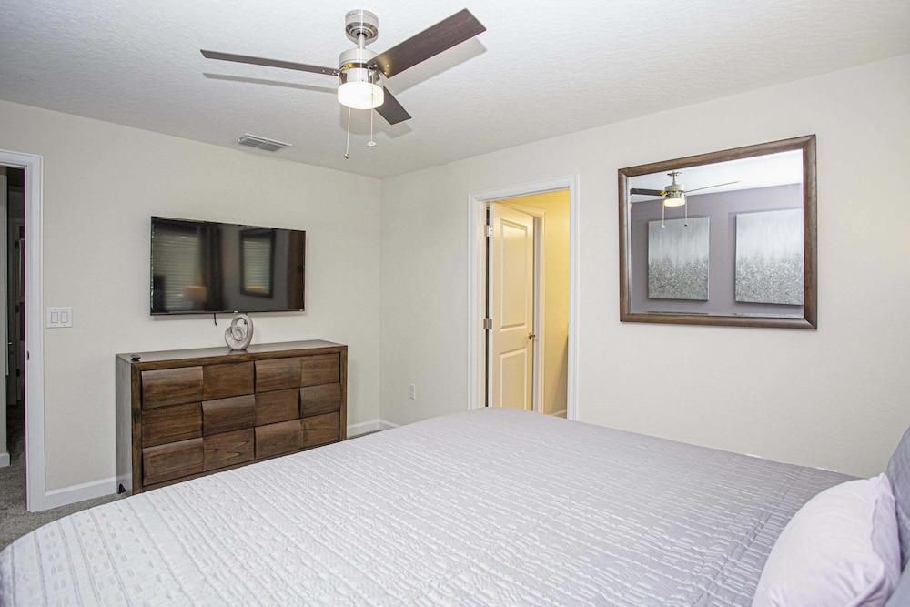 5BR Private Pool Resort Amenities Near Disney