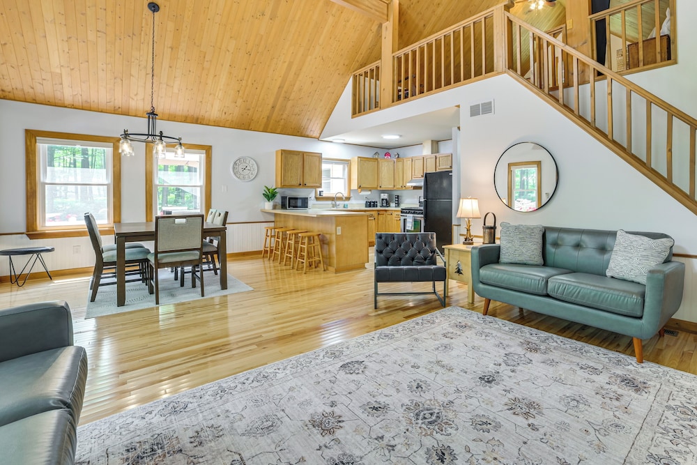 Dock Access + Nearby Beach: Higgins Lake Retreat!