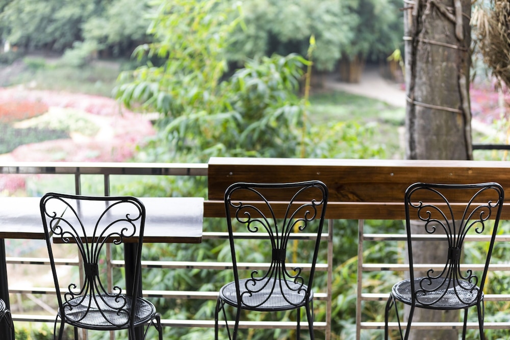 Em Am Homestay - West Lake