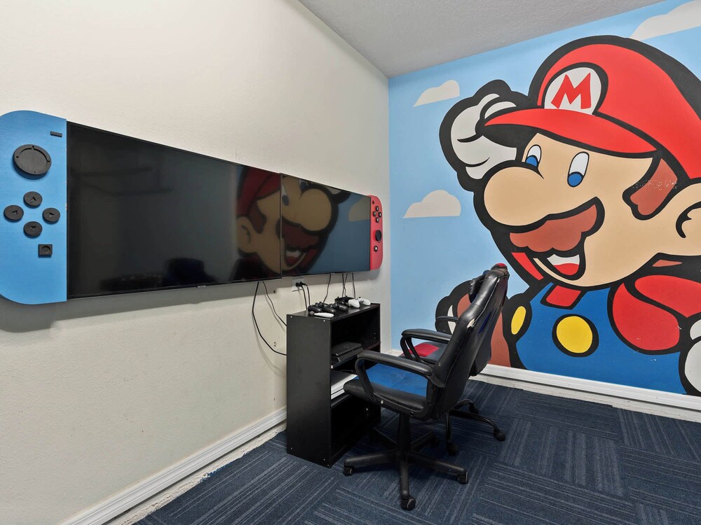 Family Fun Retreat Near Disney With Game Room & Themed Bedrooms