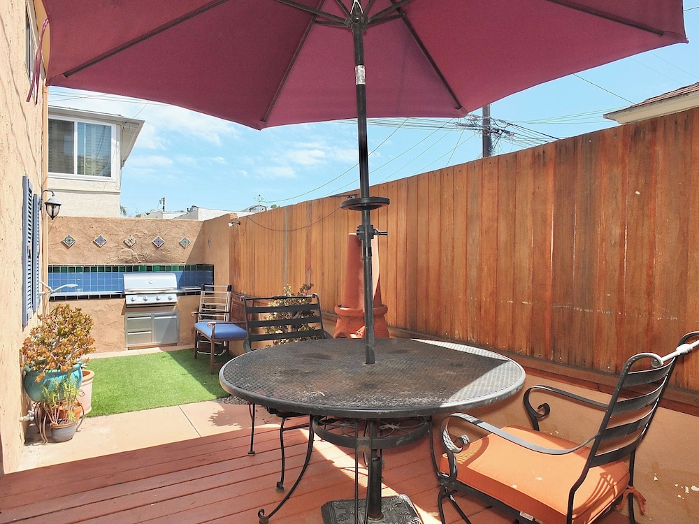 La Brisa 1 Block From the Beach! view 4