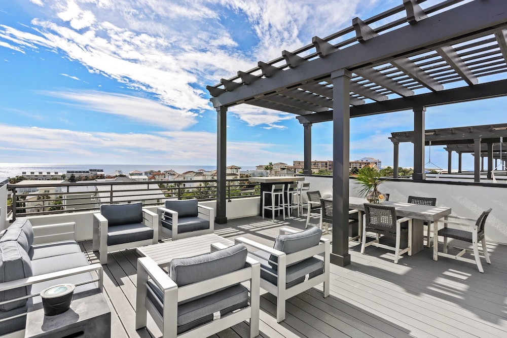 Crest One by Avantstay Rooftop Views, Pool Access, Golf Cart Included