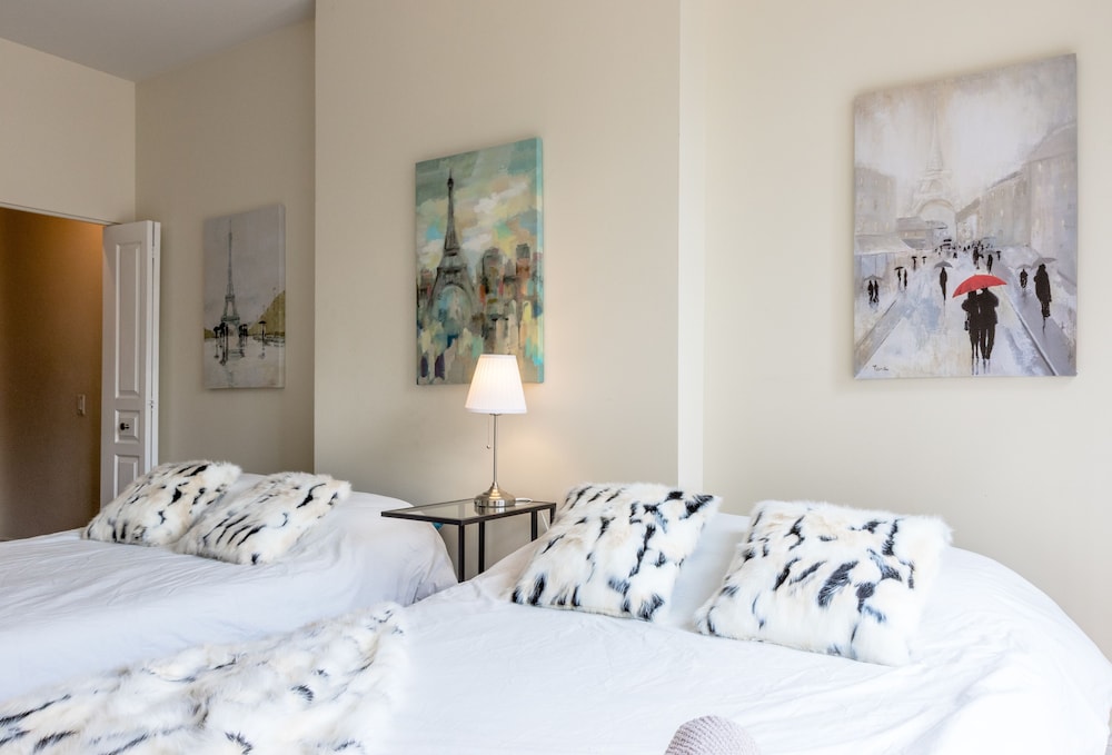 Airy Downtown Apartments by Nuage - Image 2