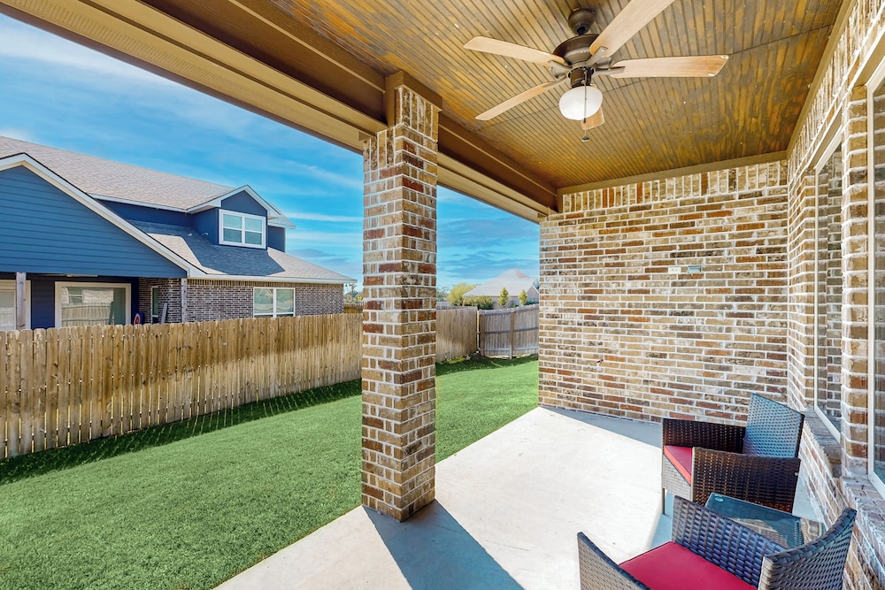 3BR Cozy Home w/ Enclosed Backyard & W/D