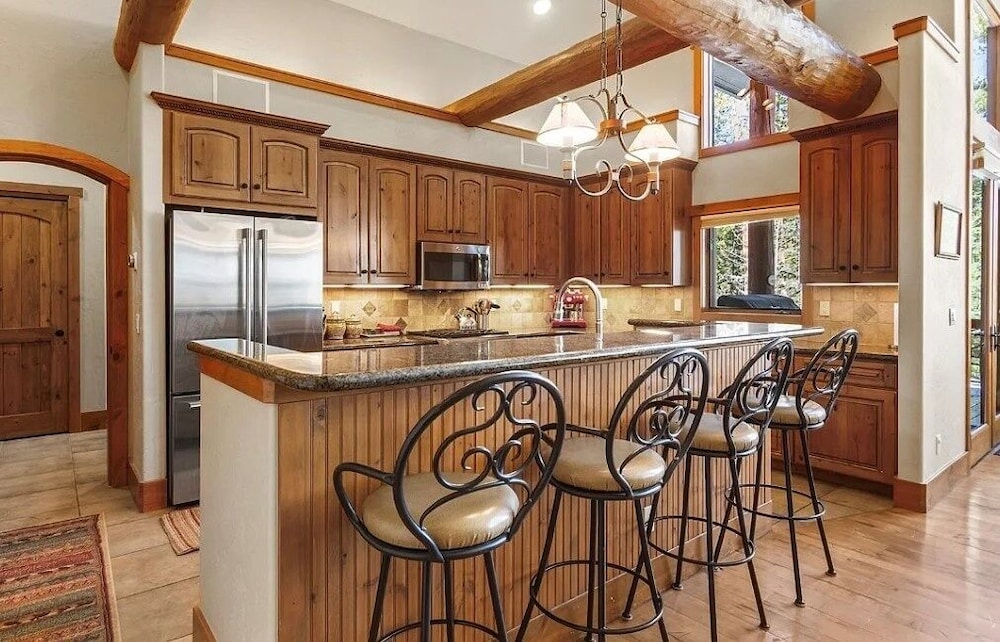 Ski Inn 5 Bedroom Home