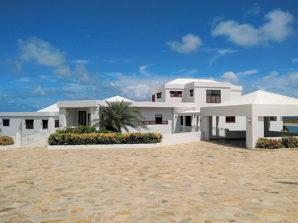 Sheriva Luxury Villas and Suites