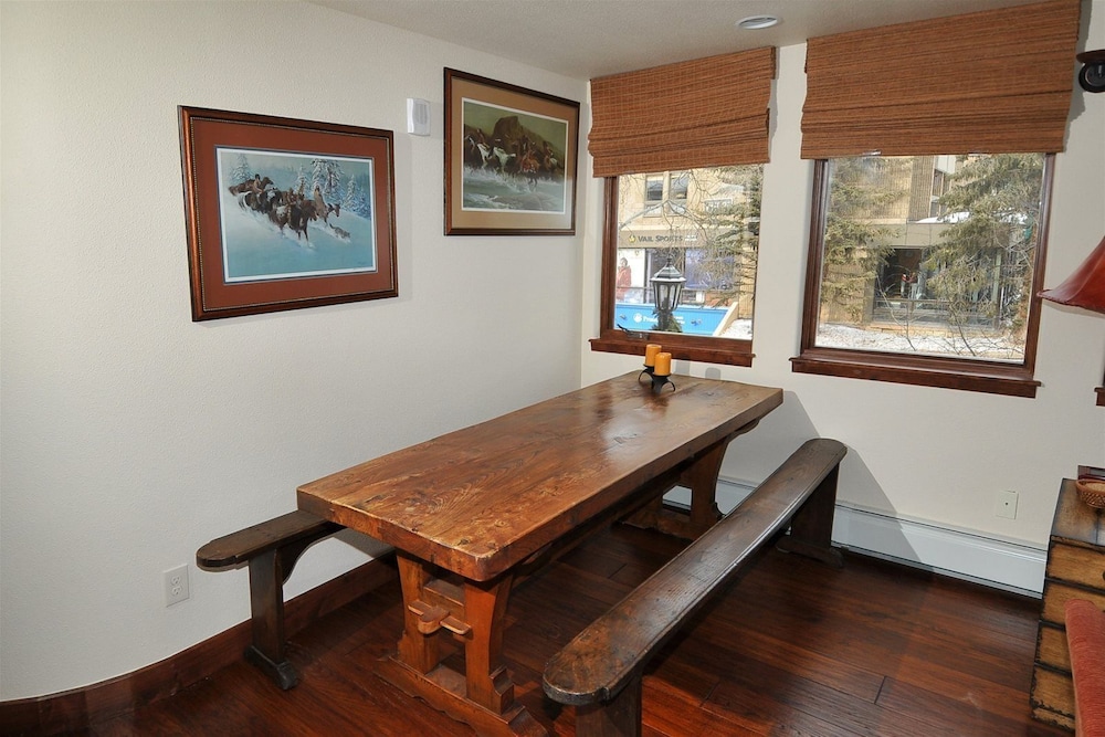 Cozy 2BR Ski-in/out Condo in Lionshead Village at Eagle Bahn Gondola