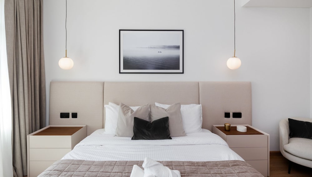 Sleek 2BR Apt at the Palm w Beach Access