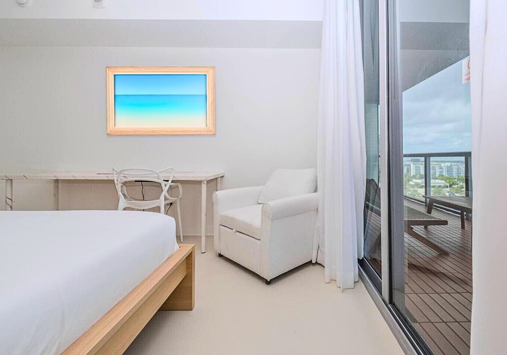 Luxury Ocean Views Apt 1208