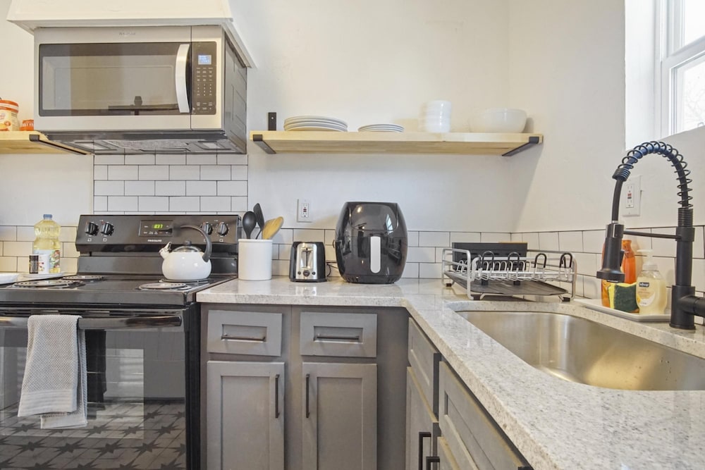 Oklahoma City Vacations - 3-story 6-bedroom 4 Bathrooms 3min-asian Dist - Property Image 78