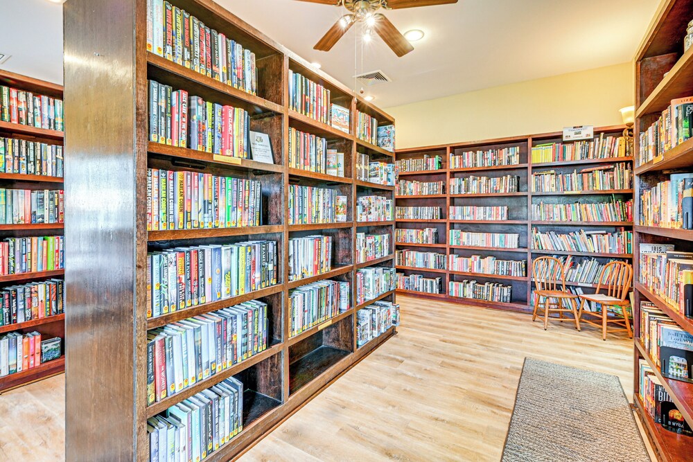 Walk to Surfside Beach: Home w/ Pool Access