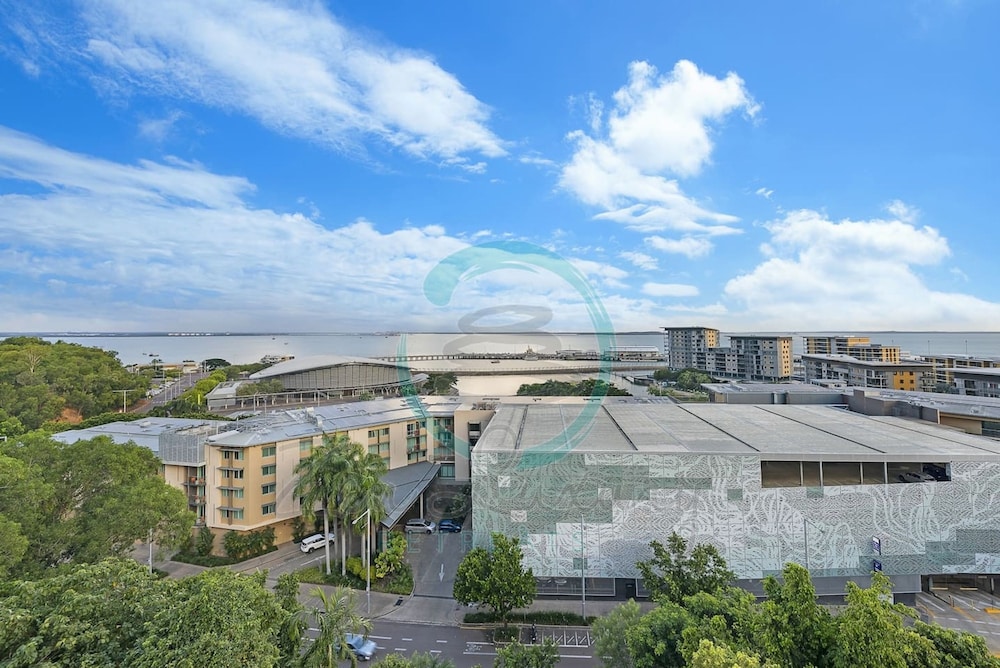 Zen Arkaba 3BR Luxury Waterfront Apt Pool BBQ - Image 1