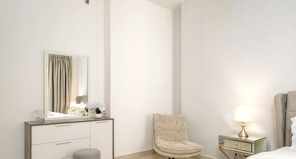 Charming 1 BR in AG Tower - Canal Views