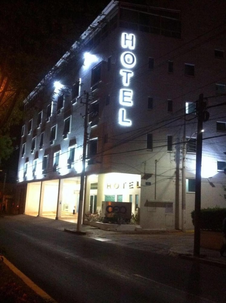 Hotel CEO Hotel Business Class - Image 1