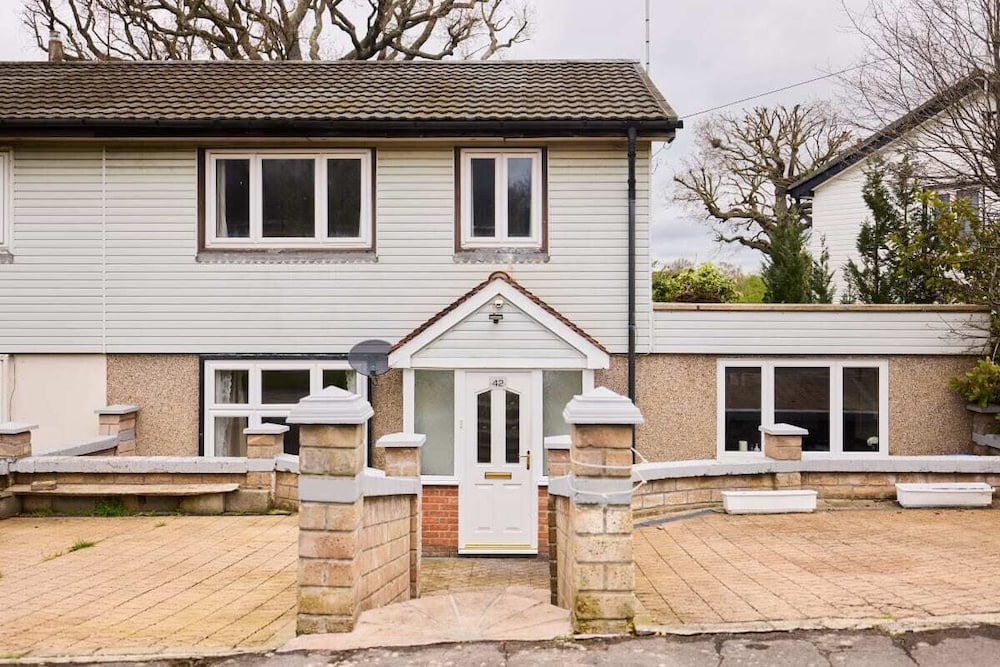 The Enfield Place - Elegant 4bdr House With Garden