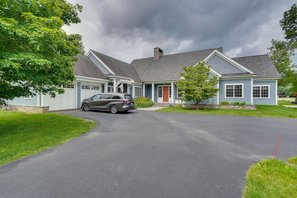 Stockbridge Retreat w/ Pool & Hot Tub!