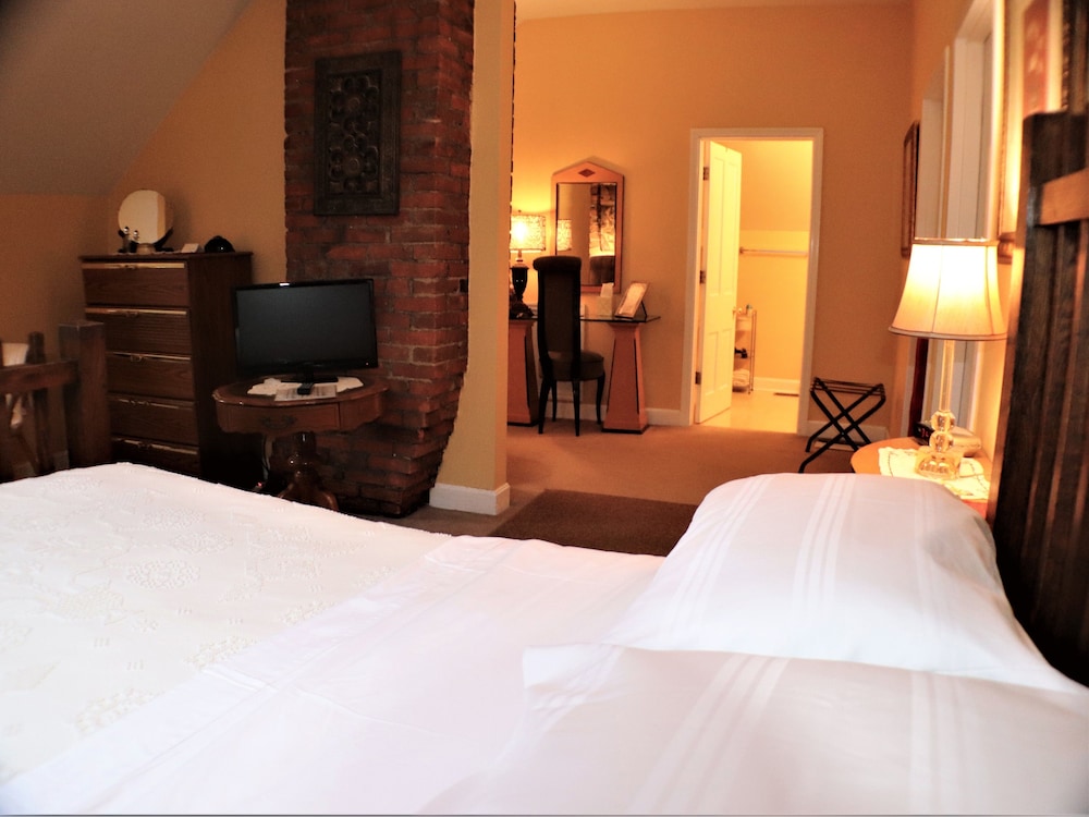 The Lincoln Short North B&B