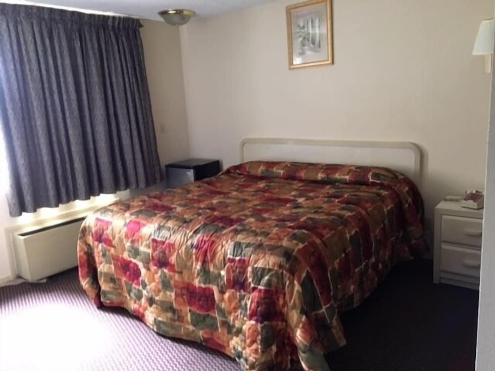 Colonade Motel