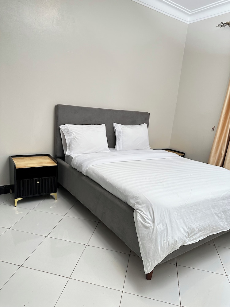 LivLuxe Apartments 3