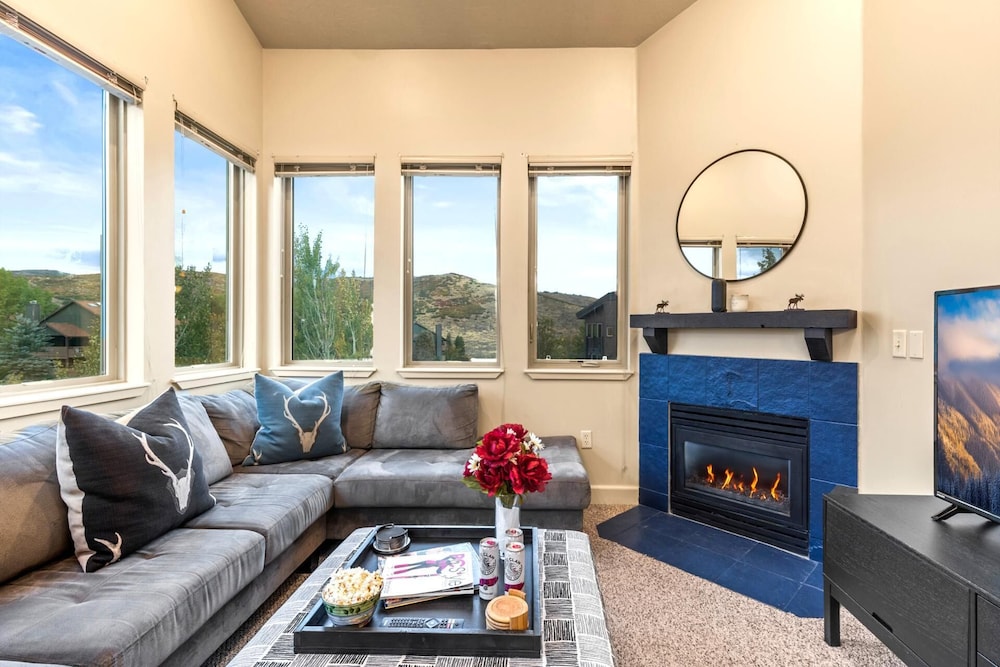 KBM Resorts Crestview Condos Spacious Condo Near Olympic Park With gas Fireplace, Year-round Pool, hot Tub, City Wide Shuttle Access. Cvc-308b
