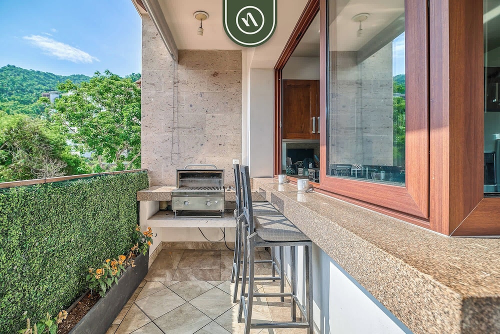 1 BR Condo - Amazing Sunsets From the Roof - Pool