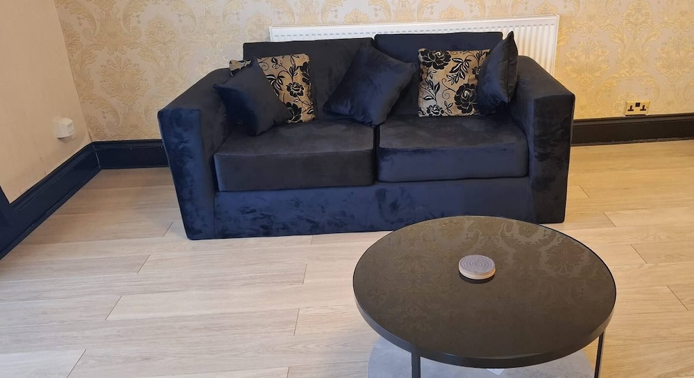 Spacious 3 Bed 2 Baths Free Wifi Central Location