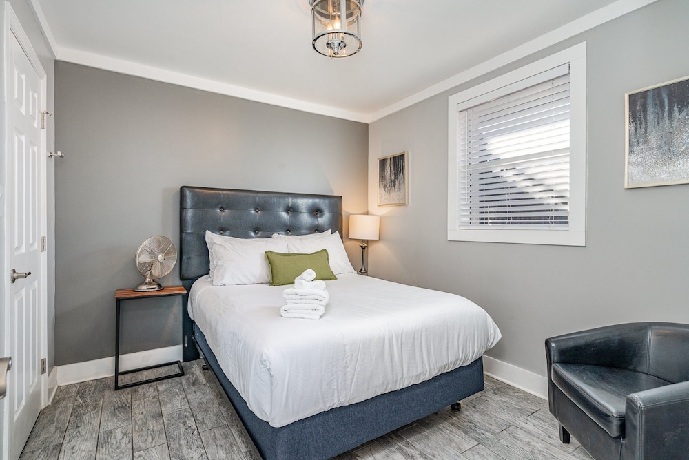 Urban Pearl-2 Bedroom & Private Patio-in Midtown