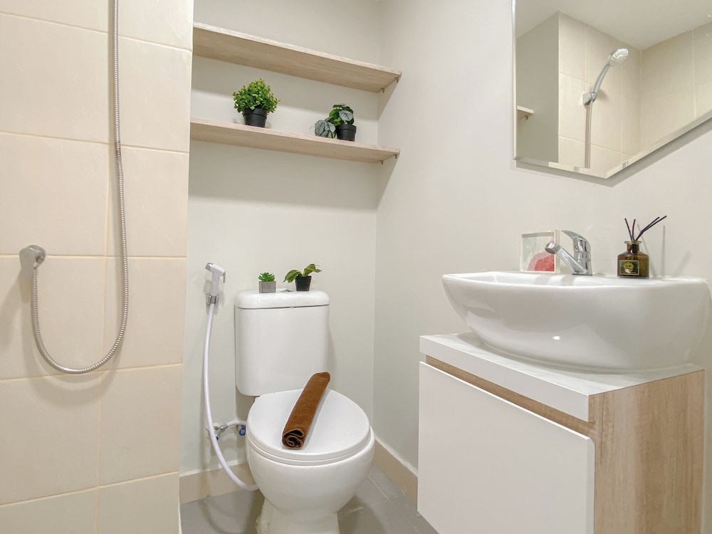 Best Deal And Homey Studio At Meikarta Apartment