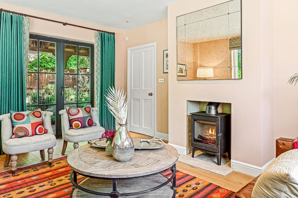 Honeypot Cottage - From 500 Per Night