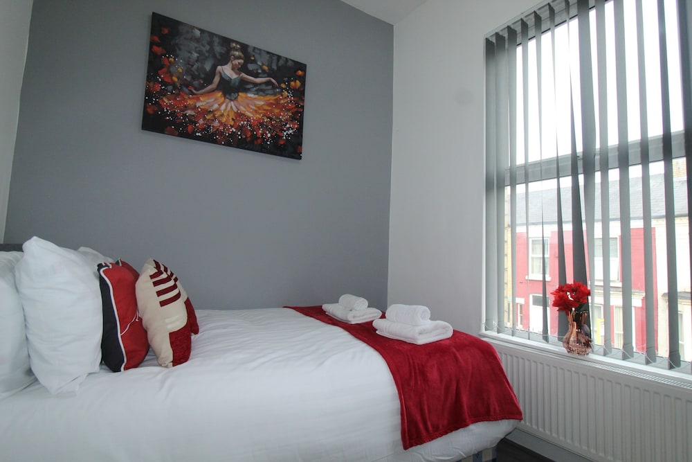 Sefton House by Smart Corporate Stays