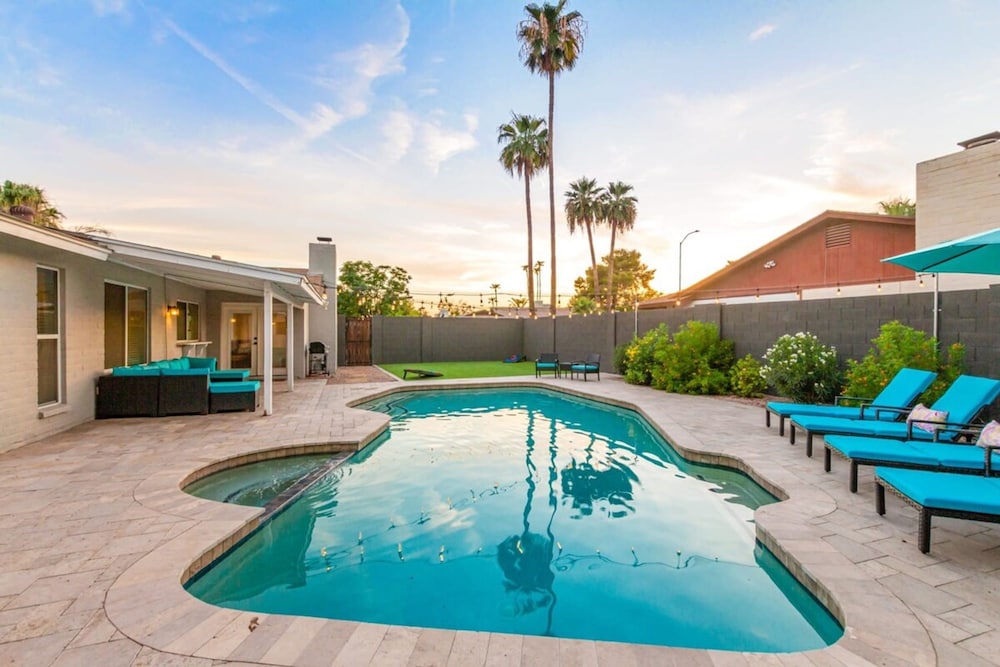 Obispo Modern Oasis With Heated Pool and BBQ