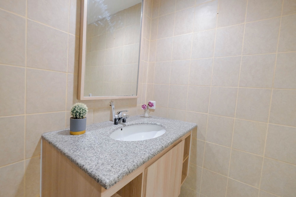 Cozy And Spacious 1Br Apartment At Marina Ancol