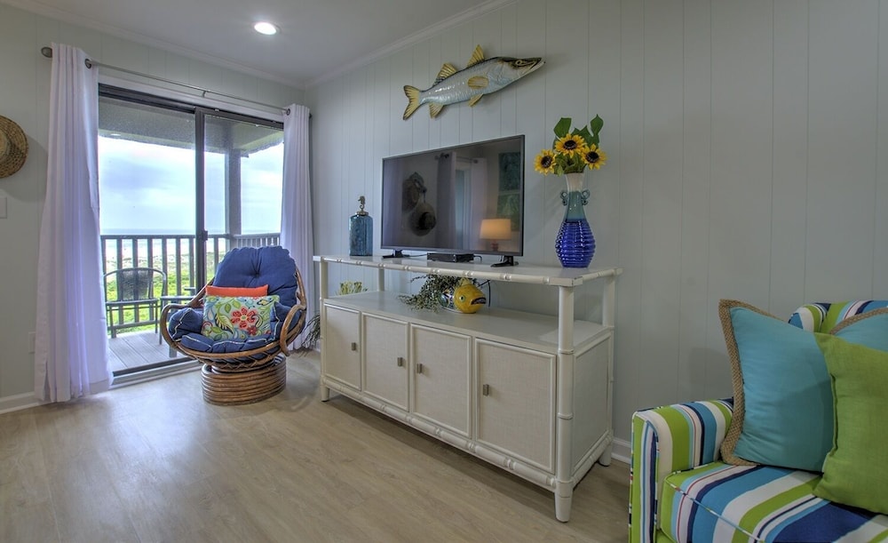 Southwinds F16 2 Bedroom Condo by RedAwning